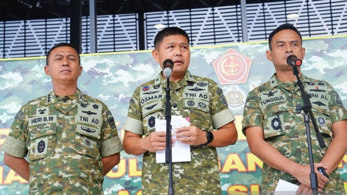 Miliki Tanggung Jawab Kemanusiaan yang Tinggi, TNI AL Bangun Jembatan Darurat dan Distribusikan Logistik ke Sumbar